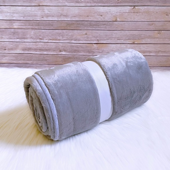 UGG Seal Heather Duffield Throw - Picture 5 of 5